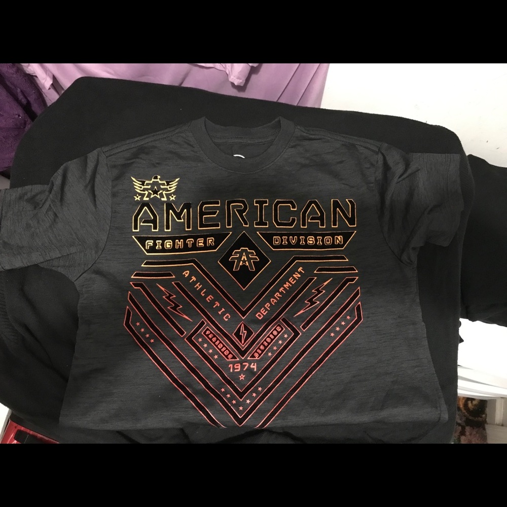 Youth medium American fighter t shirt